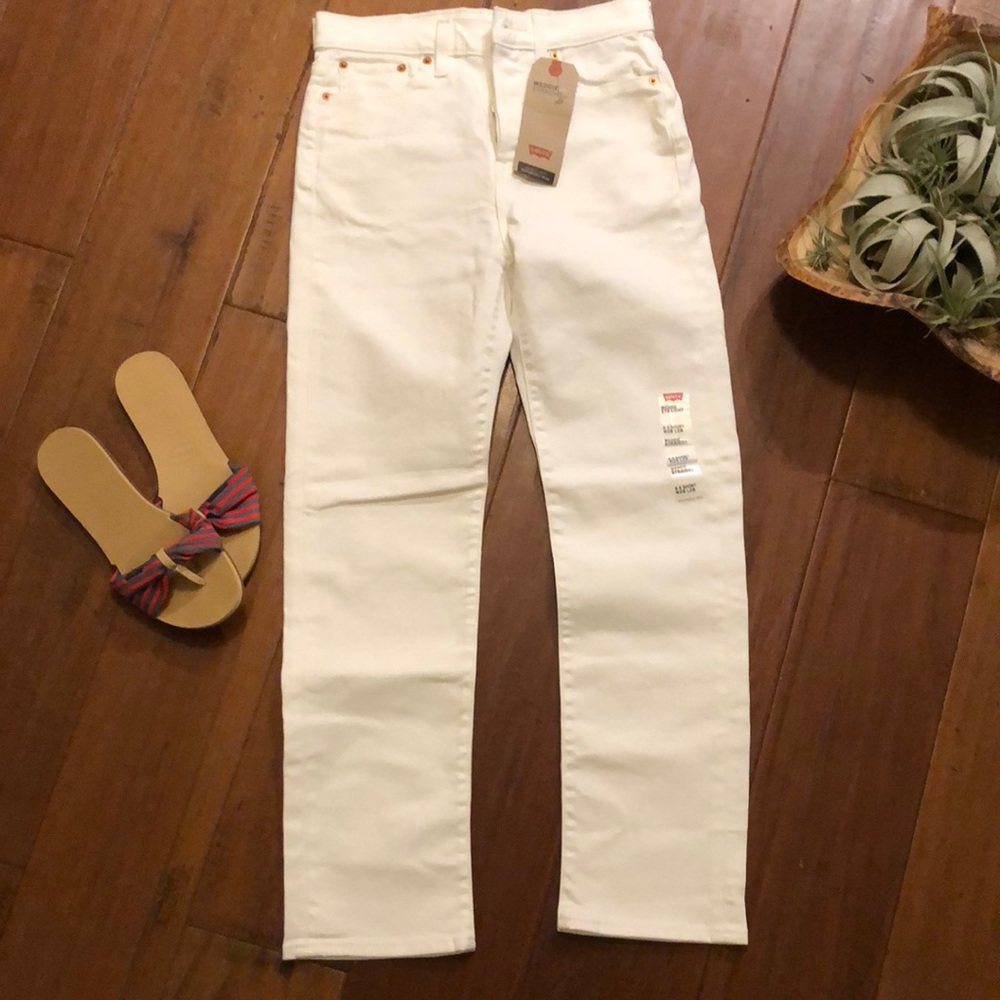 Brand new, white Levi high waisted pants